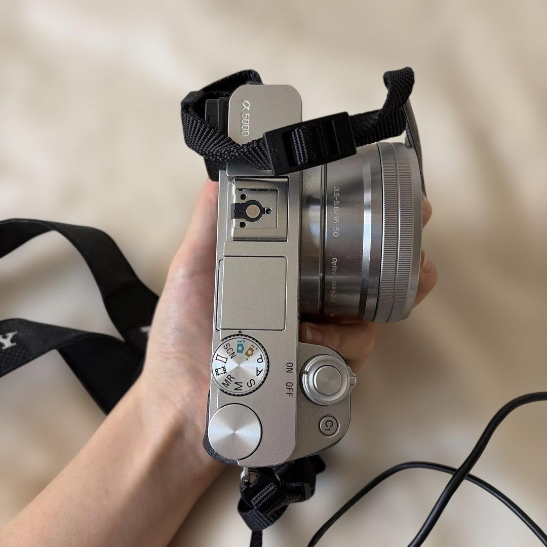 Sony a5000 ミラーレス　一眼レフ
