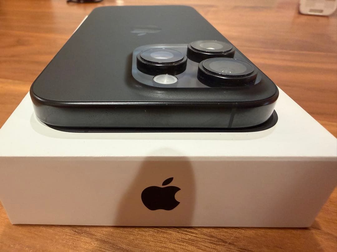 Apple iPhone 16Pro ブラックチタニウム本体　128gb