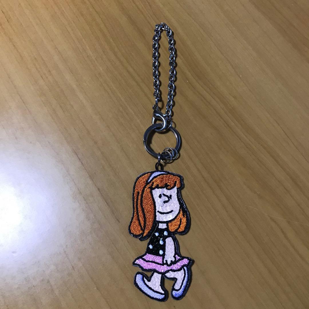スヌーピー エミリー　キーホルダー　プラザ