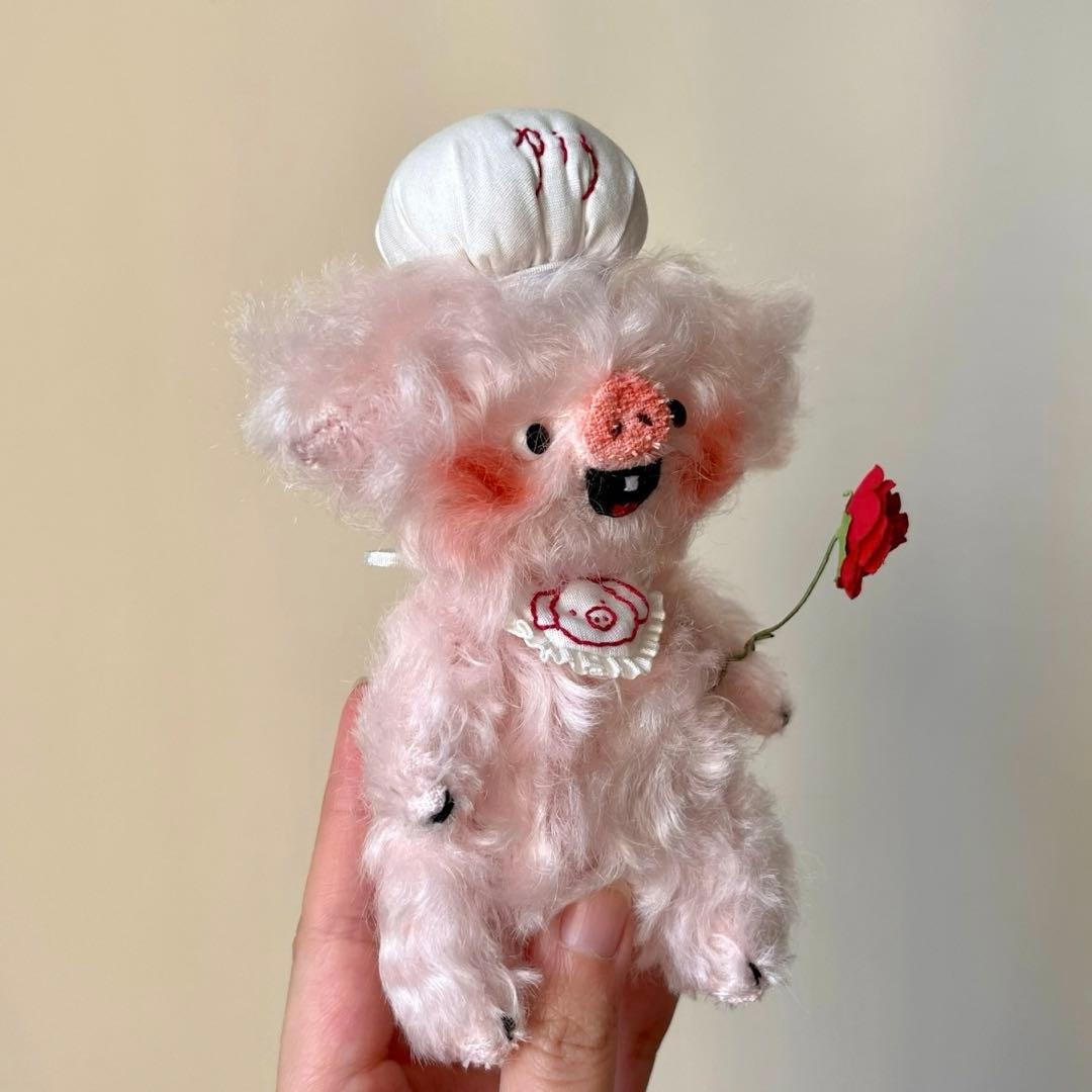 元気な仔豚 ぬいぐるみ 活発な③号ちゃん 海外作家様 ハンドメイド ぶた