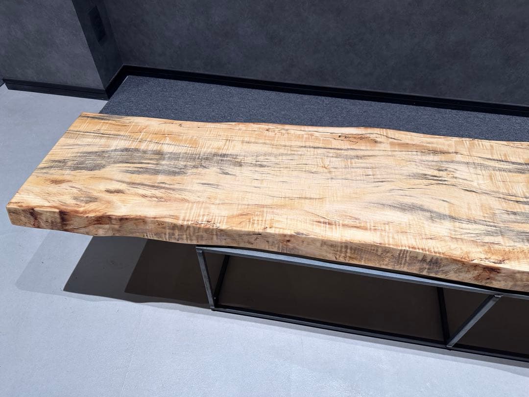 栃（トチ）　一枚板　スポルテッド　希少一点物　テーブル　ベンチ　ディスプレイ