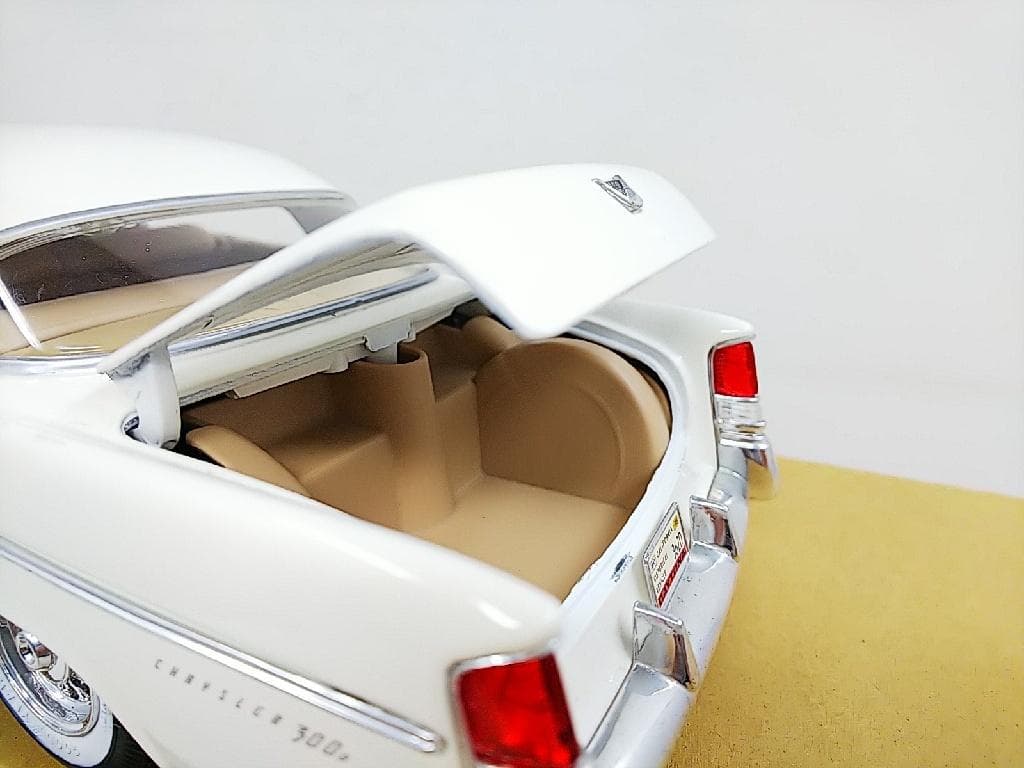 マイスト 1/18 クライスラー 300B (1956) ダイキャストモデルカー