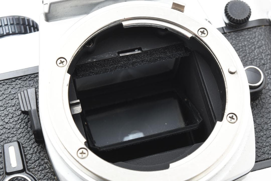 NOST  超美品 NIKON FE シルバーモルト新品交換済 C981