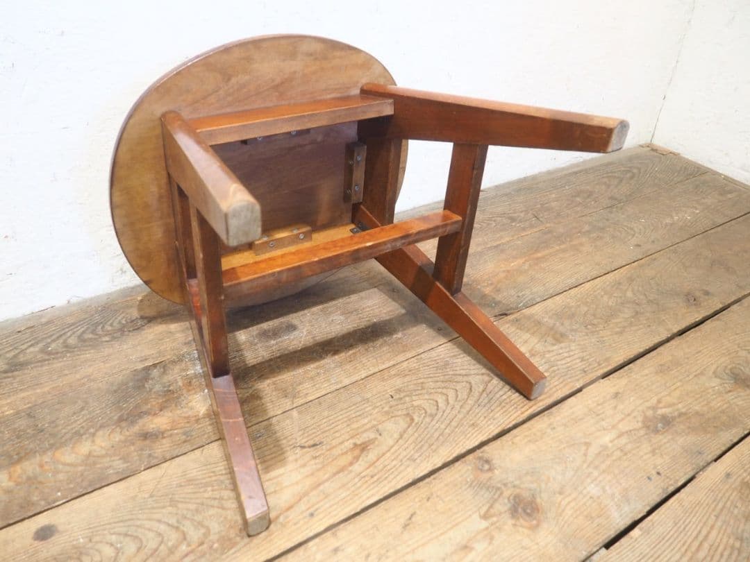 1219 レトロモダンなスツール　椅子　イス　チェア　花台　展示台　カフェ