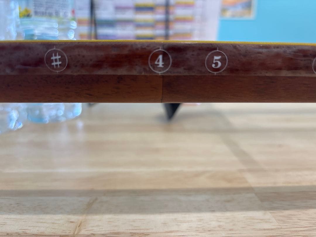 三味線 2本セット（1本使用可＋1本皮破れ）置き台付き