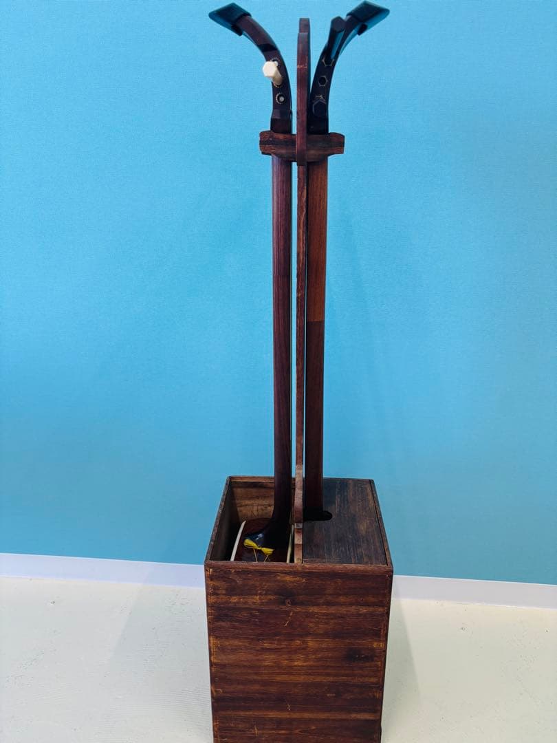 三味線 2本セット（1本使用可＋1本皮破れ）置き台付き