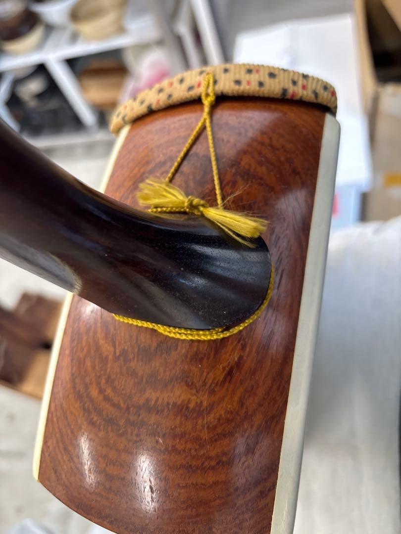 三味線 2本セット（1本使用可＋1本皮破れ）置き台付き