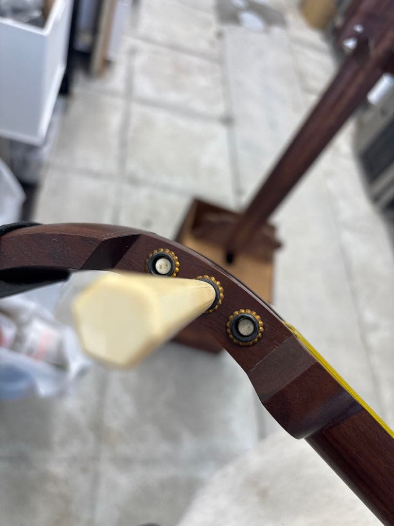 三味線 2本セット（1本使用可＋1本皮破れ）置き台付き