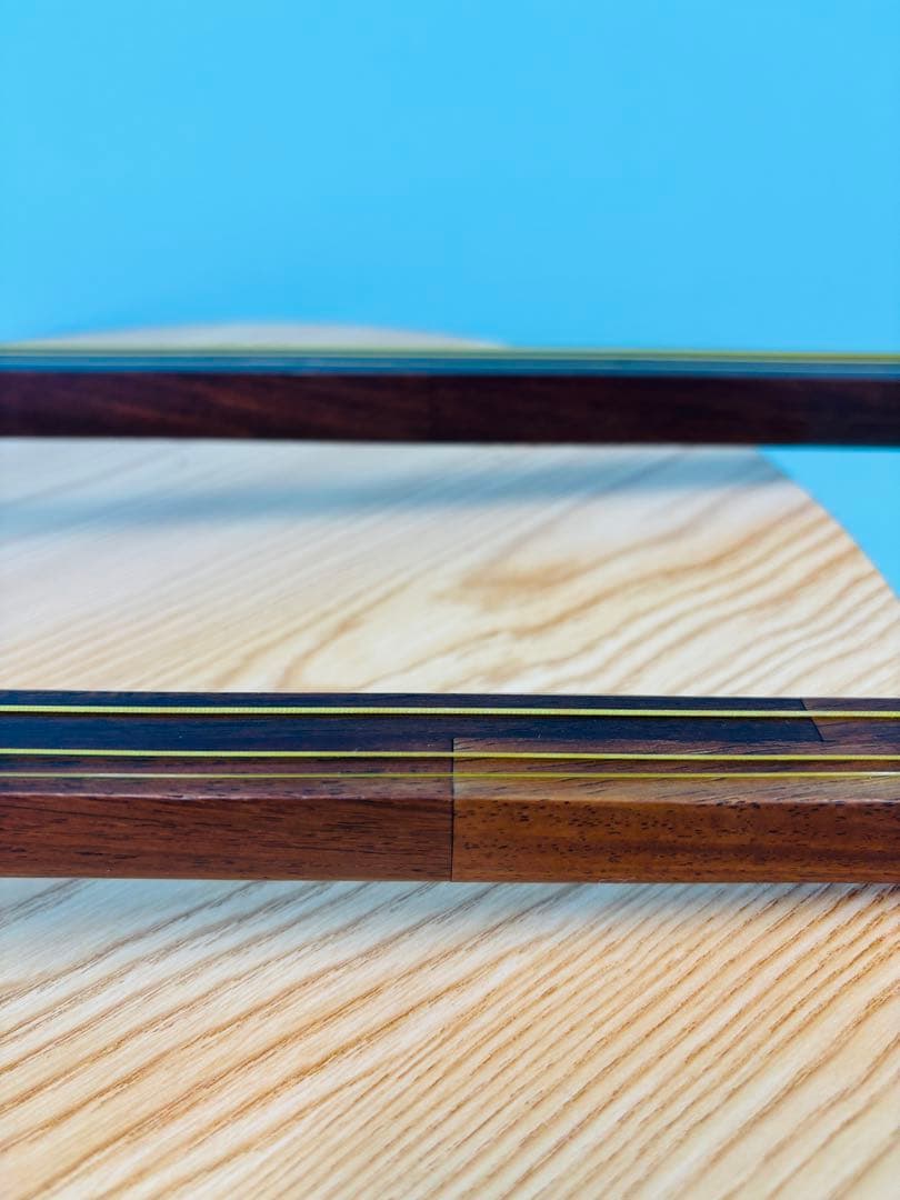 三味線 2本セット（1本使用可＋1本皮破れ）置き台付き