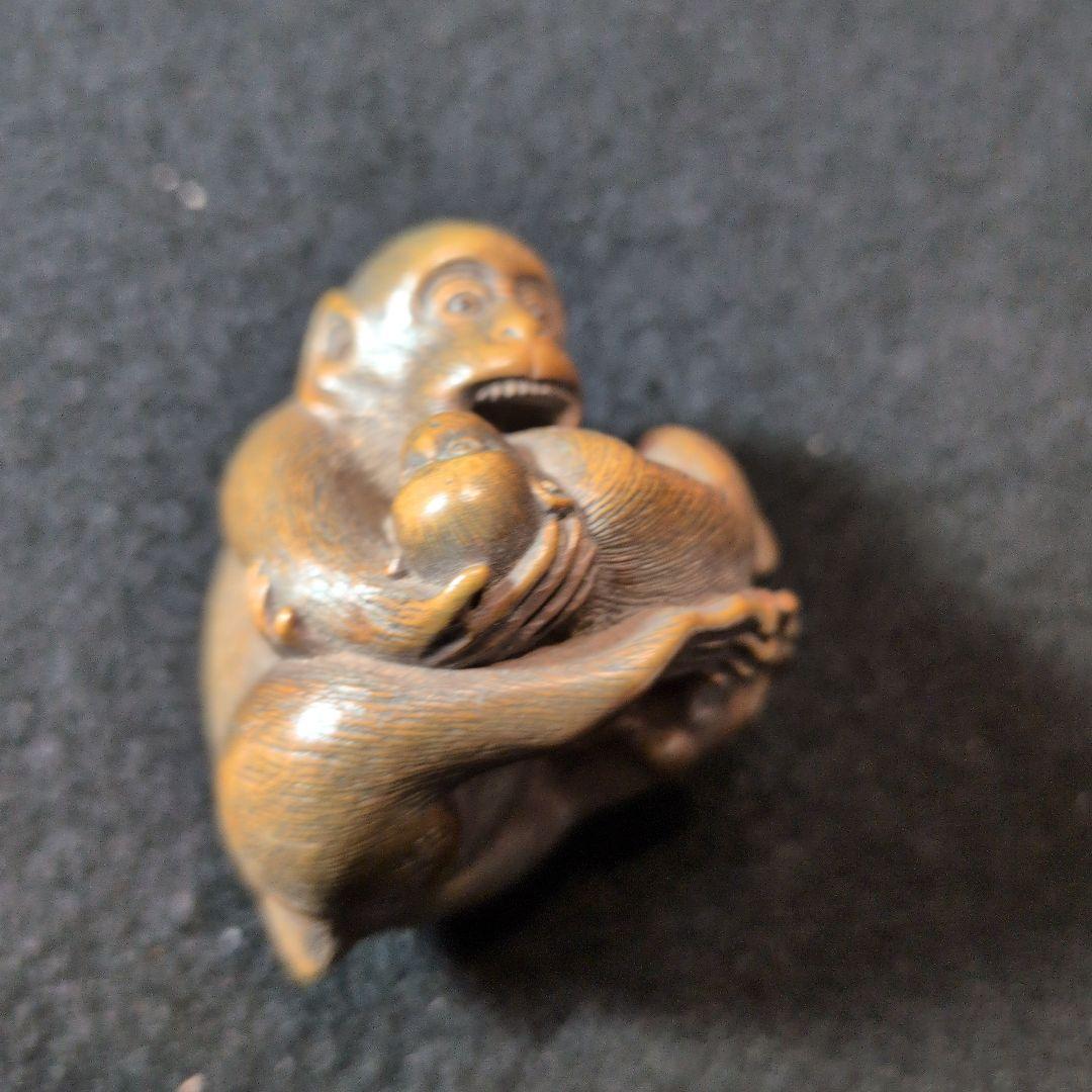 初代伊勢正直作　親子猿　根付