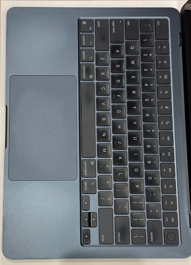 MacBook Air M3 13インチ ミッドナイト512GBメモリ16GB