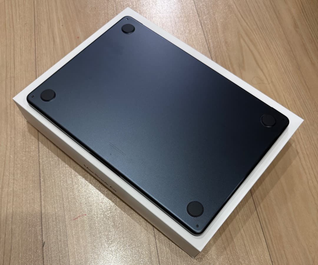 MacBook Air M3 13インチ ミッドナイト512GBメモリ16GB