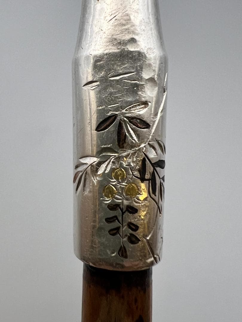 銀製　光之刻在銘　鯉水草図　手彫　煙管　キセル　銀細工　重量約35g