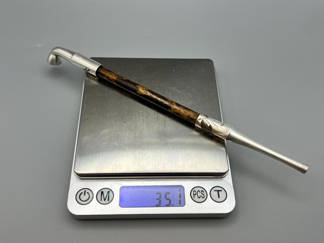 銀製　光之刻在銘　鯉水草図　手彫　煙管　キセル　銀細工　重量約35g