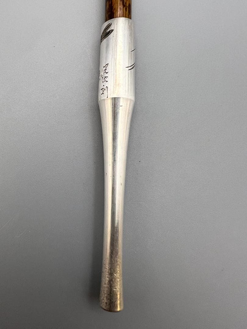 銀製　光之刻在銘　鯉水草図　手彫　煙管　キセル　銀細工　重量約35g