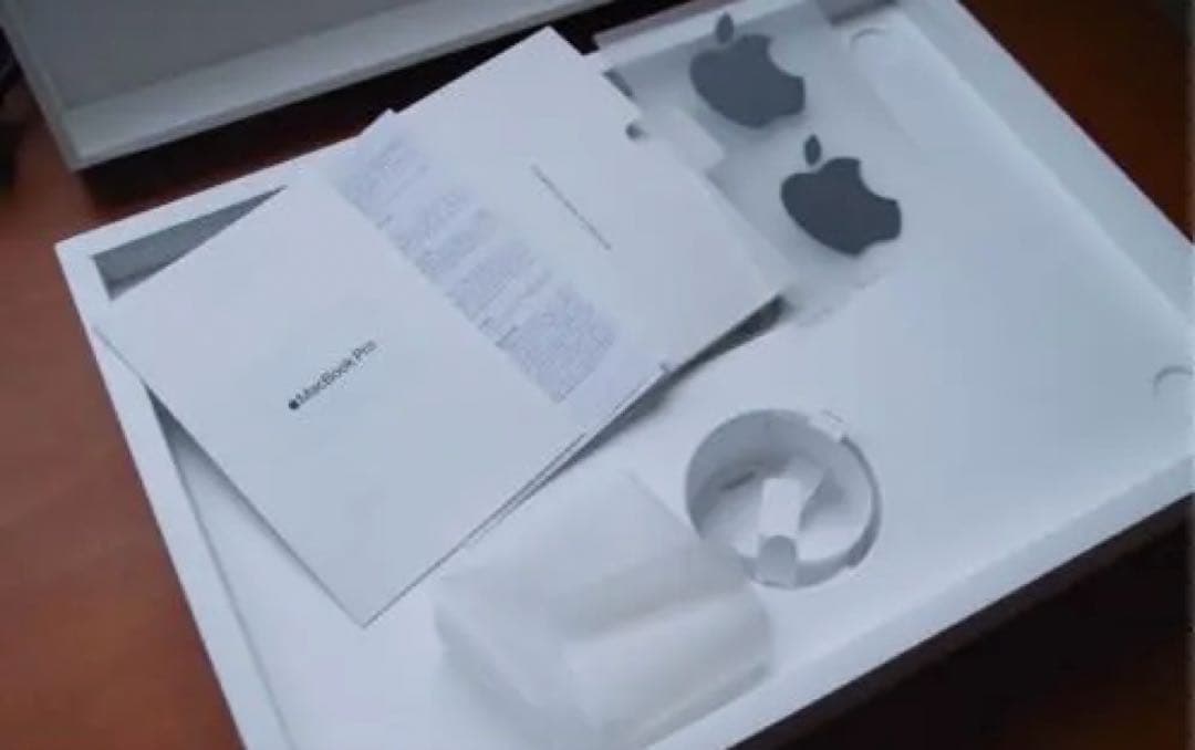 【最終値下げ】MacBook Pro 本体 箱・充電器付き 訳あり