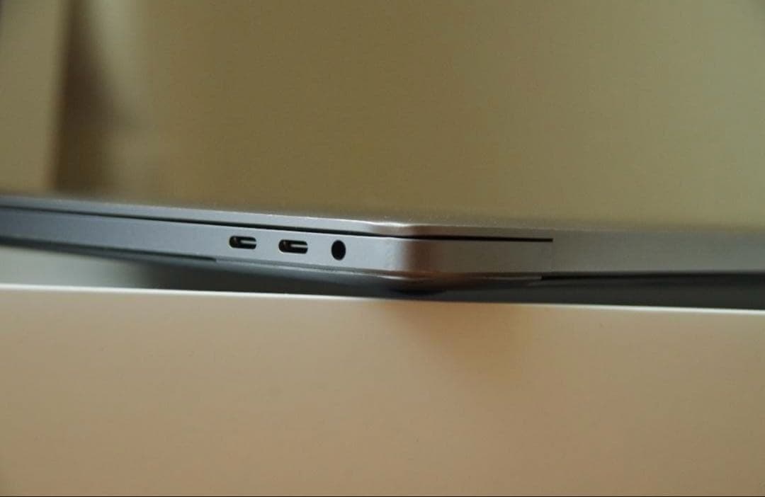 【最終値下げ】MacBook Pro 本体 箱・充電器付き 訳あり