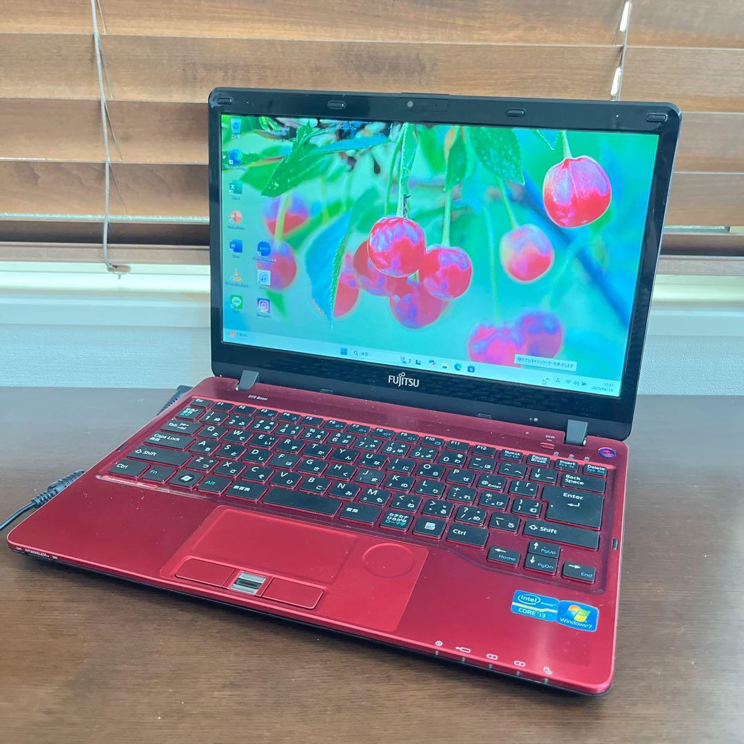カメラ付PC✨ノートパソコン　windows11✨オフィス付き✨小型軽量✨i3✨