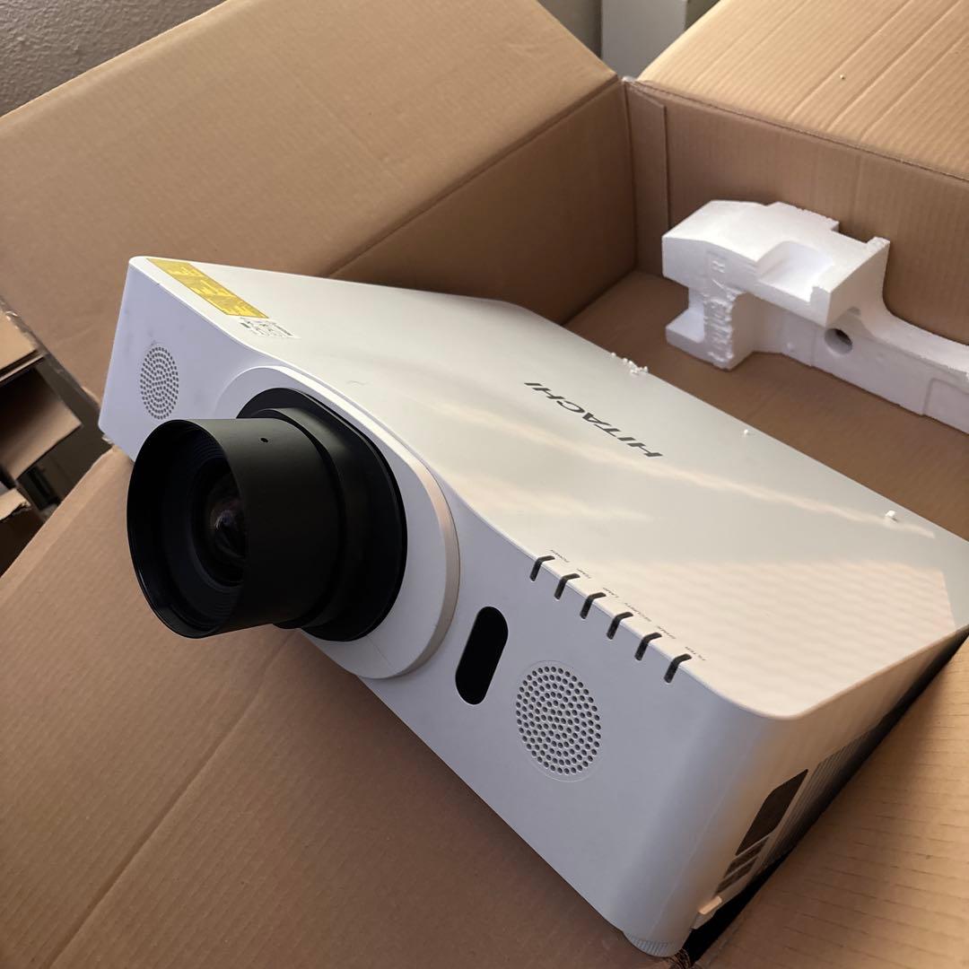 日立　CP-X8160 LCDプロジェクター、　未使用バルブランプ付き