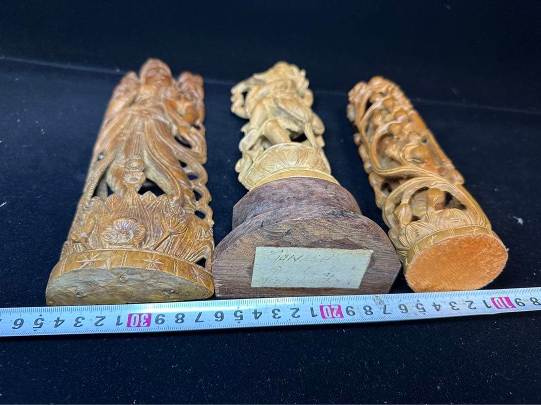 木彫り　白檀　インド　仏像　彫刻 置物　細密細工　骨董　アンティーク