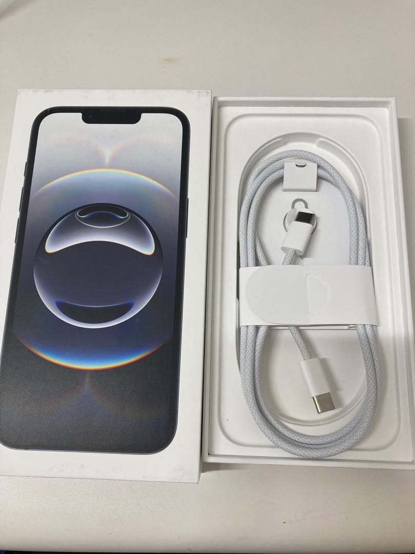 iPhone 16e 128GB ブラック　美品　バッテリー100% K1789