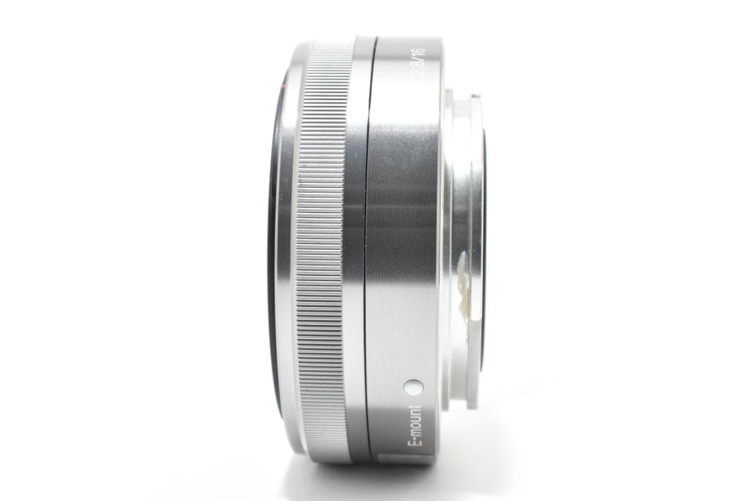 超美品ソニー SEL16F28 カメラレンズ 16mm 2.8 シルバーSony