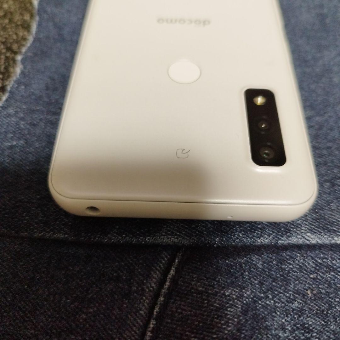 docomo arrows F-51B 64GB ホワイト 本体