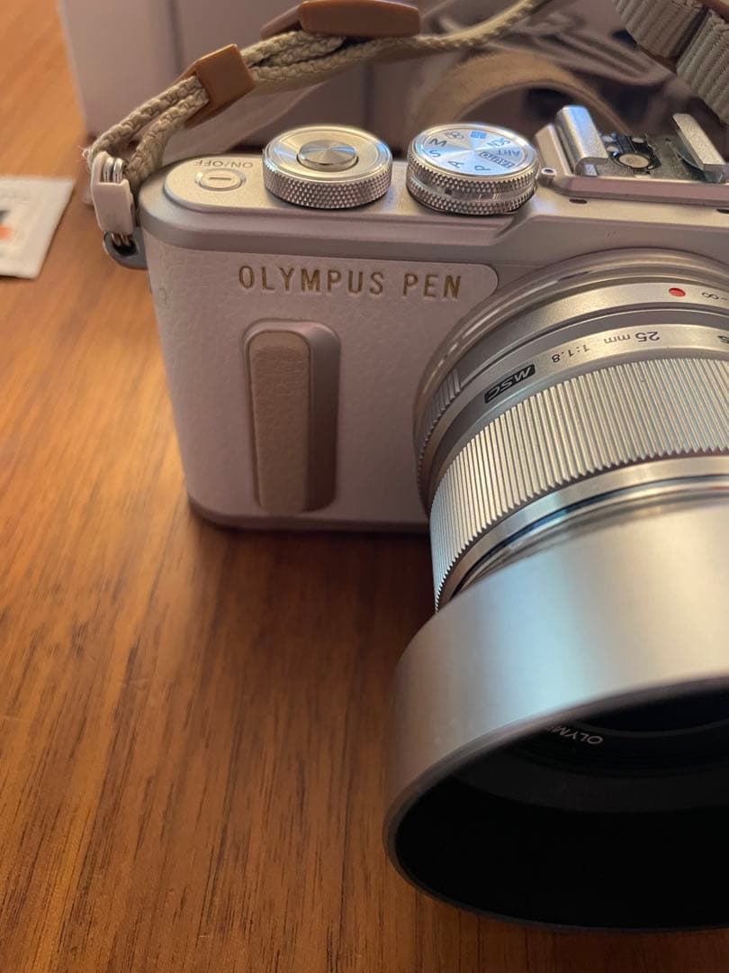 OLYMPUS PEN E-PL8 ミラーレス一眼 単焦点レンズ付き　レンズ3本
