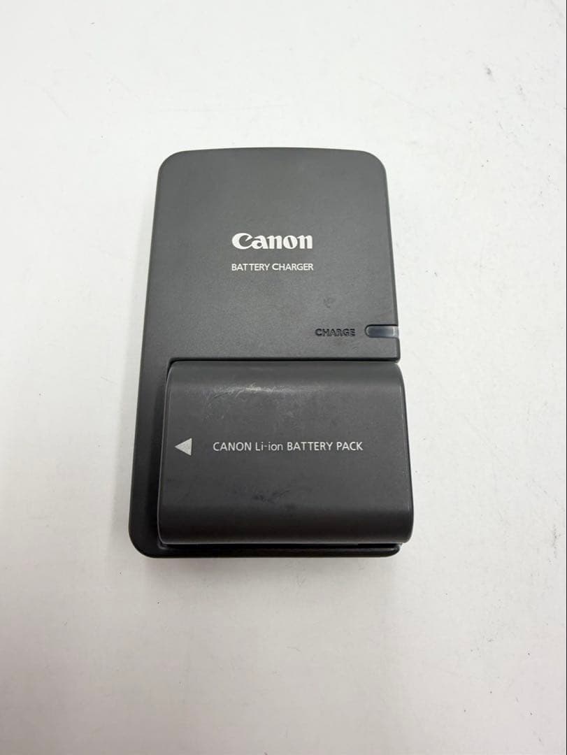 Canon EOS デジタル一眼レフカメラ　DS126151