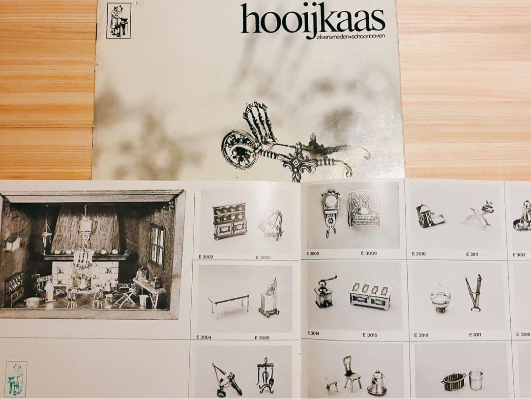 オランダHooijkaas社製、純銀835S『ミニチュア・駒回しの子供』