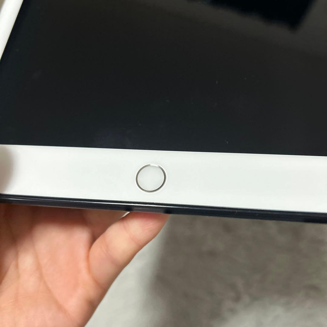 iPad第5世代 Wi-Fi + Cellular 32GB