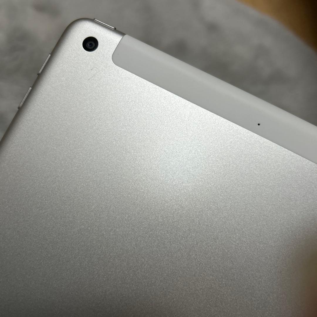 iPad第5世代 Wi-Fi + Cellular 32GB