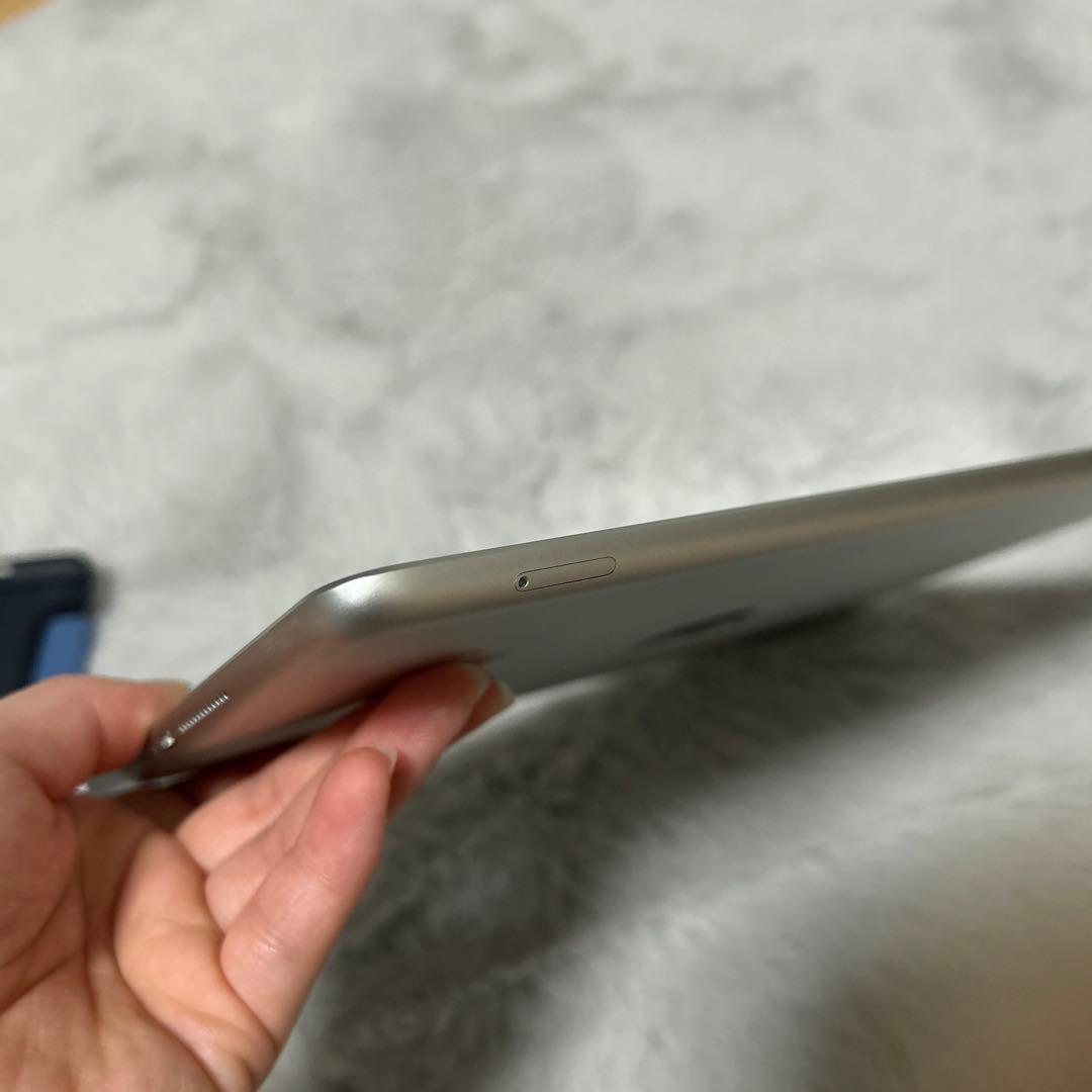 iPad第5世代 Wi-Fi + Cellular 32GB