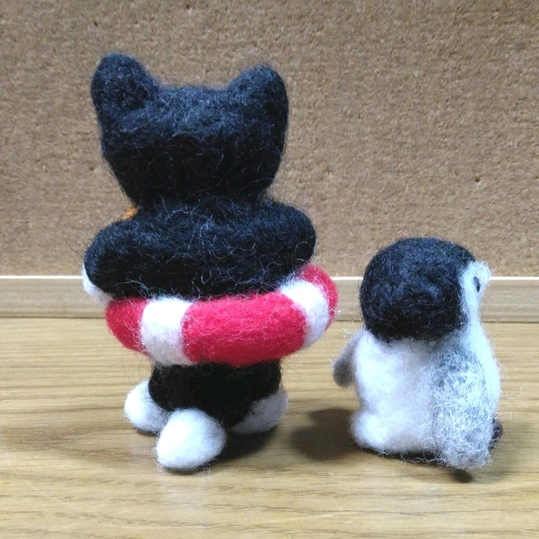 ハチワレネコとペンギン《羊毛フェルト》