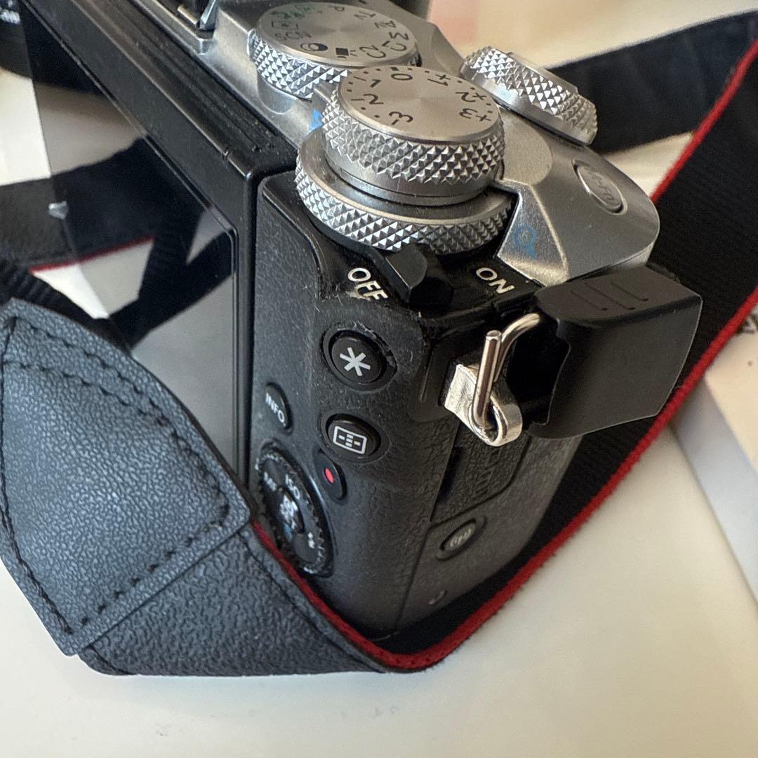 Canon eos m6 シルバー　ズームレンズ&EVF付 (レンズ不具合あり)