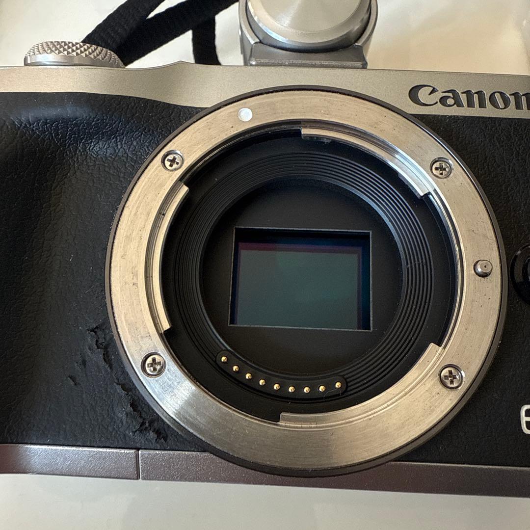 Canon eos m6 シルバー　ズームレンズ&EVF付 (レンズ不具合あり)
