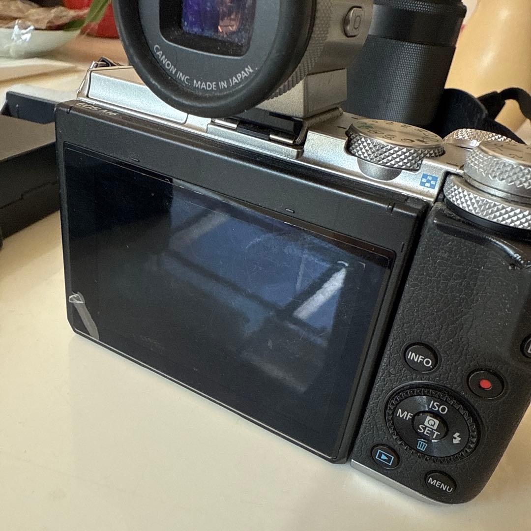 Canon eos m6 シルバー　ズームレンズ&EVF付 (レンズ不具合あり)