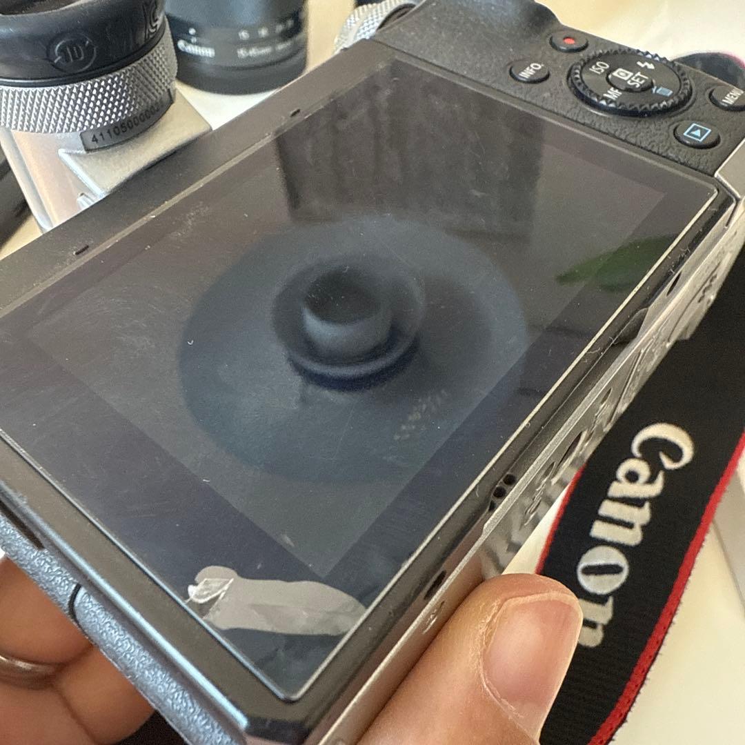 Canon eos m6 シルバー　ズームレンズ&EVF付 (レンズ不具合あり)