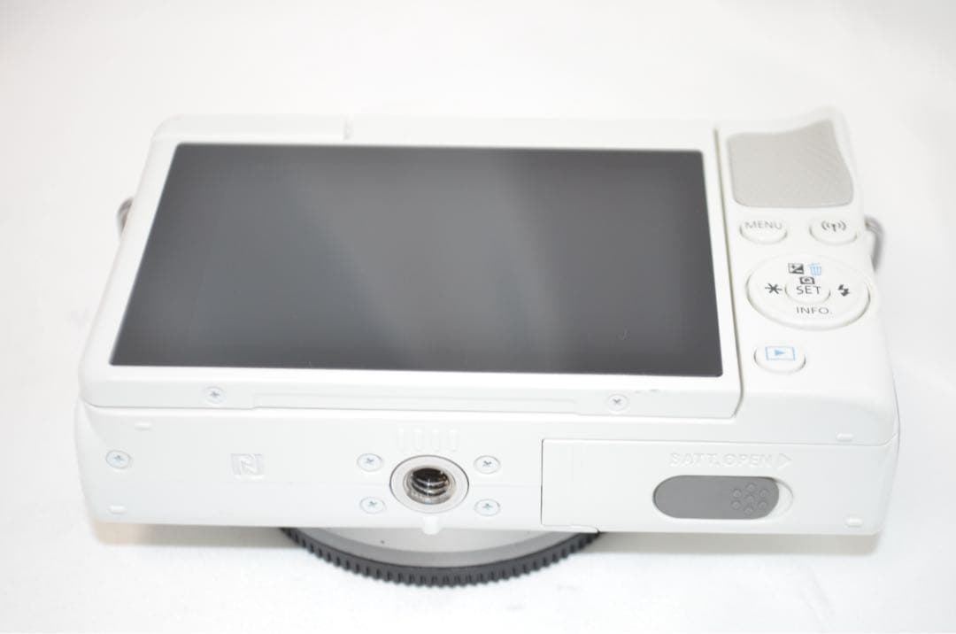 ❤️高画質 Bluetooth搭載でスマホ転送 CANON❤️EOS M100