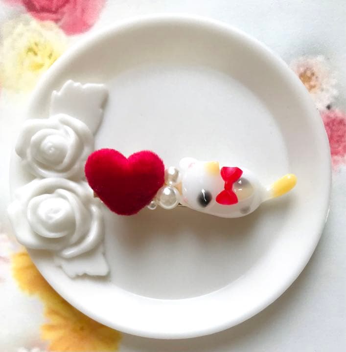 じゃれねこチャンとハート　ヘアクリップ　ミケ猫