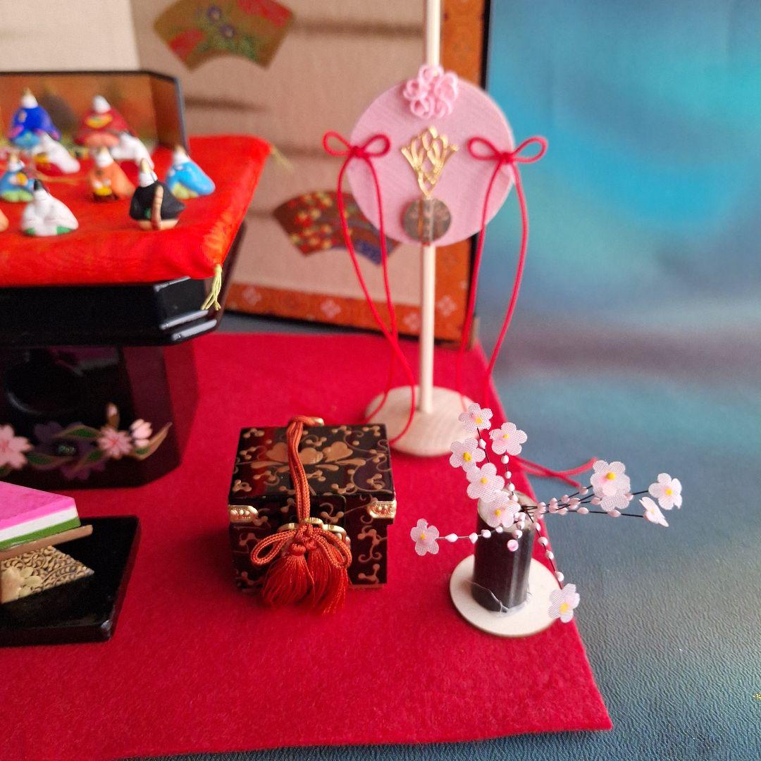 ミニチュアお雛様、ミニチュア雛道具、短檠、紅白梅、木製台、屏風、鋏箱