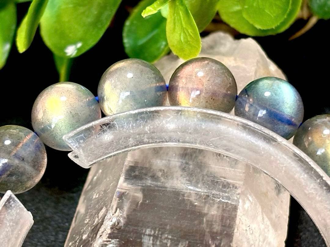 究極品質　神秘的な輝き　幻のオーロラブルーラブラドライトのブレス　10.8㎜