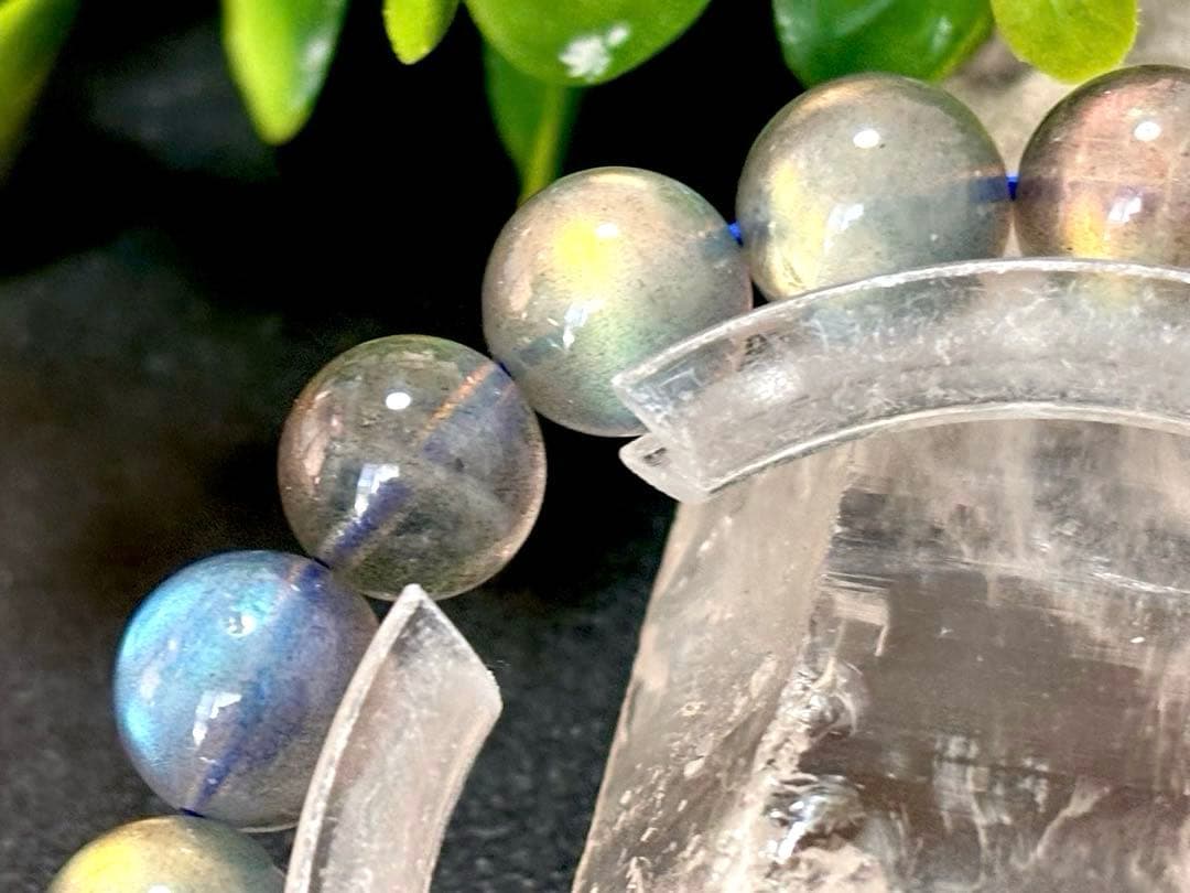 究極品質　神秘的な輝き　幻のオーロラブルーラブラドライトのブレス　10.8㎜
