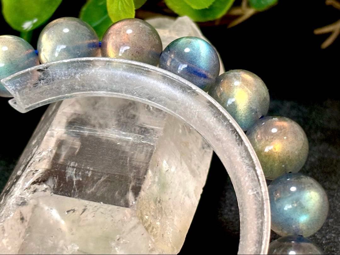 究極品質　神秘的な輝き　幻のオーロラブルーラブラドライトのブレス　10.8㎜