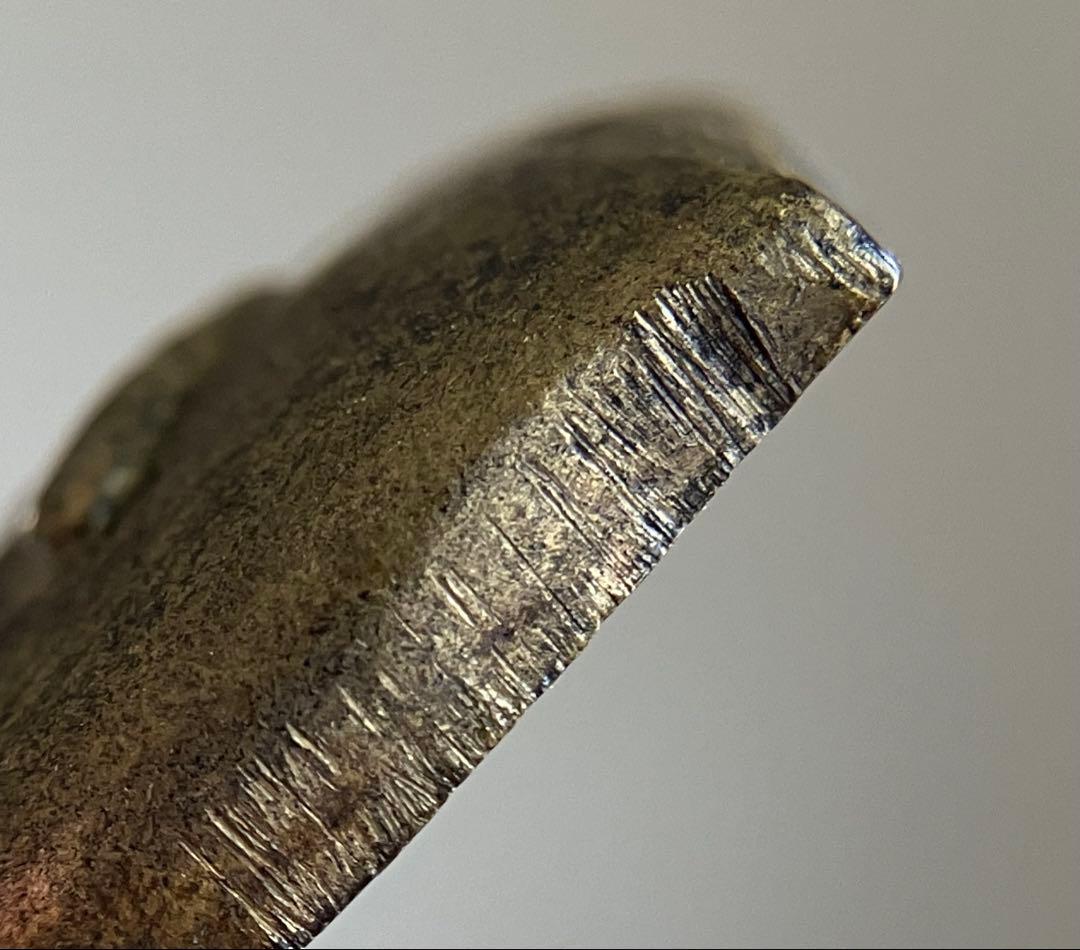 【小粋な江戸金具 虫喰い栗 約2㎝ 江戸後期〜明治頃】金属工芸民藝デザイン根付け