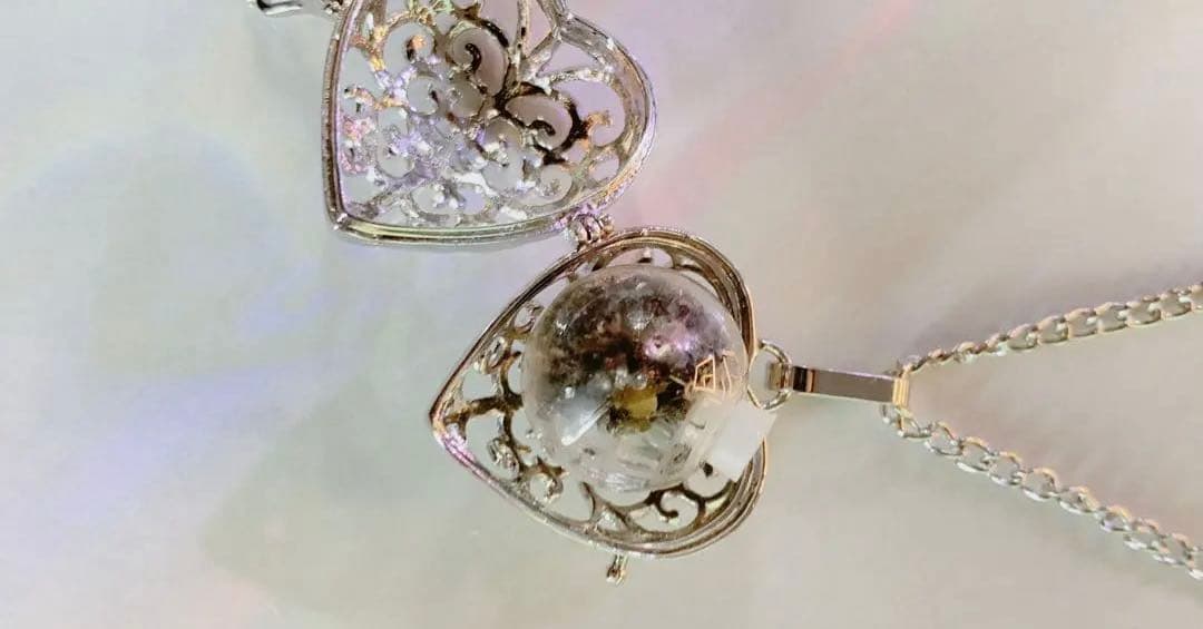 本物の流れ星の粉⭐️隕石の粉＆ラインストーン入り開運ネックレス✨最高峰宇宙の隕石⚜️