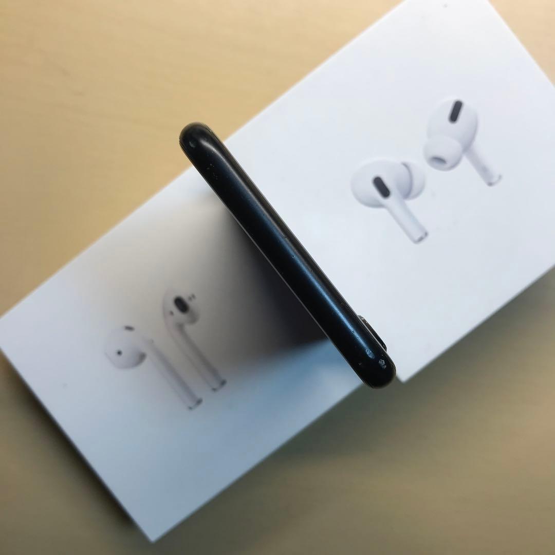 iPhone SE2 ブラック64GB84％背面割れあり