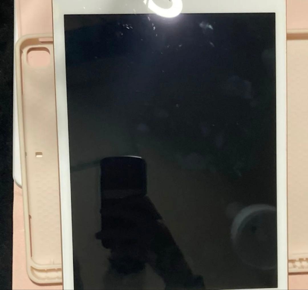 バッテリー90% ipad 7世代 ゴールド　simフリー　キーボードまとめ売り