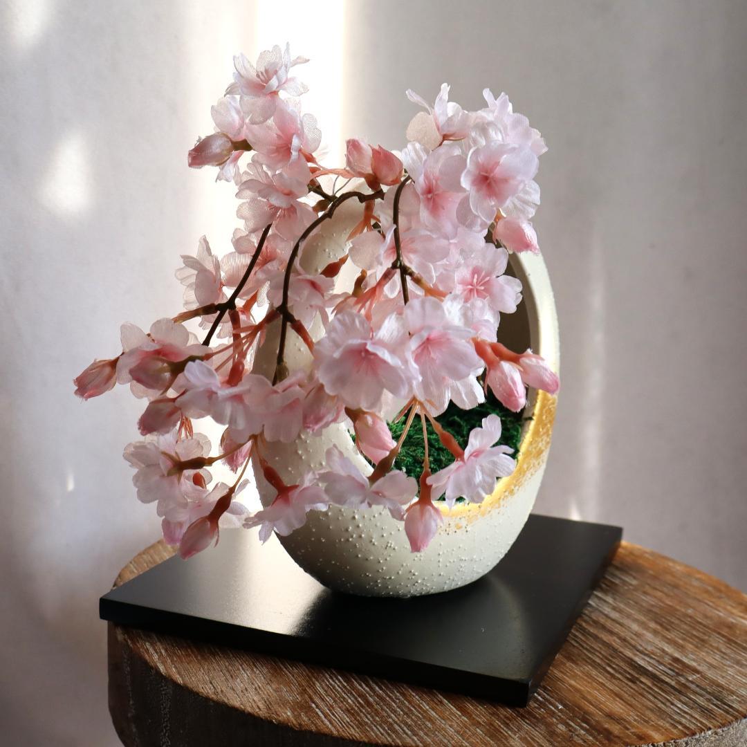 ずっときれい！ 花台付きだから嬉しい！お家で愛でるしだれ桜のアレンジメント