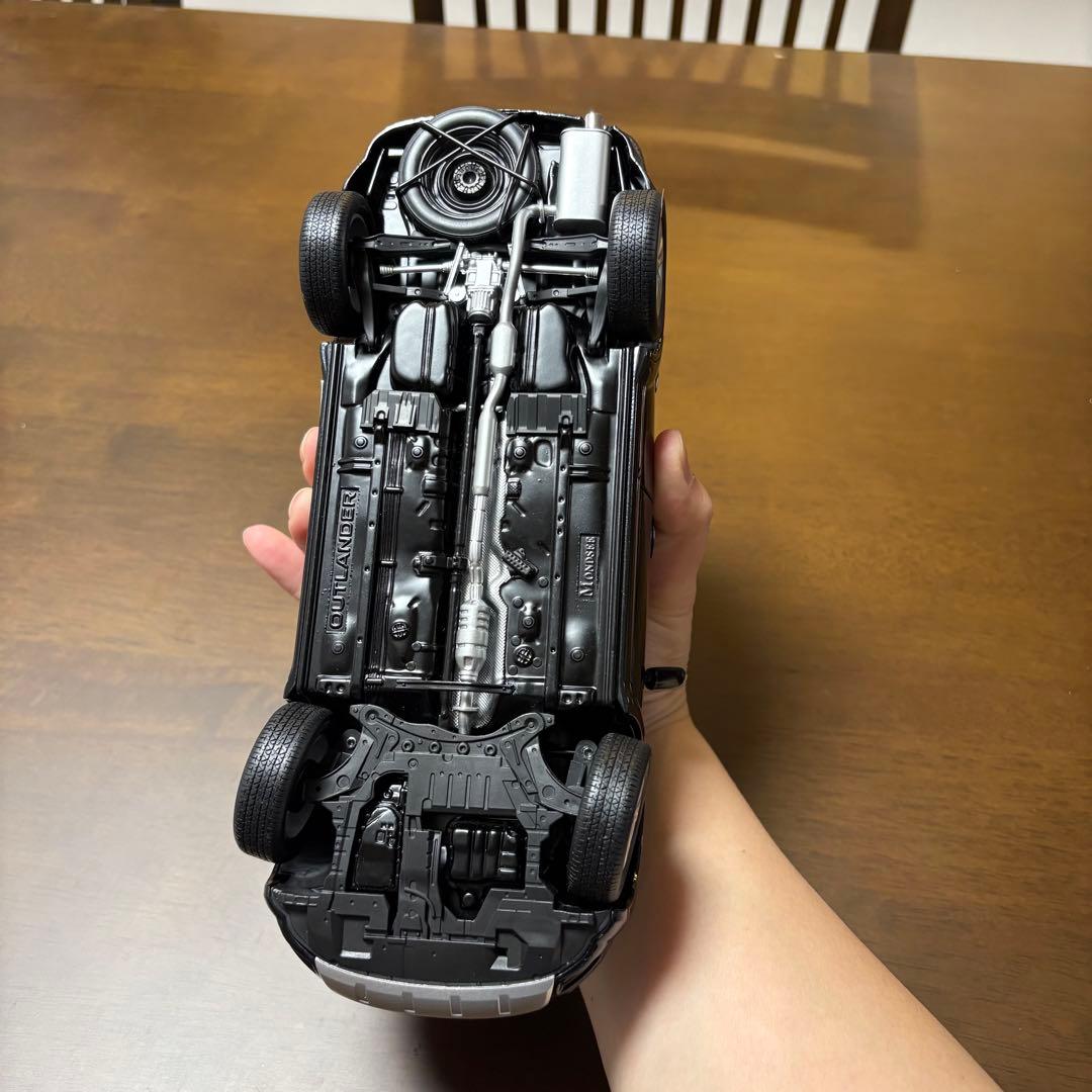 三菱アウトランダー　海外製　ミニカー　1/18